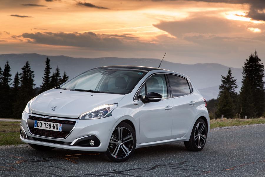  Peugeot 208 GT Line 5-Door 2015 года  (фото 19 из 20)